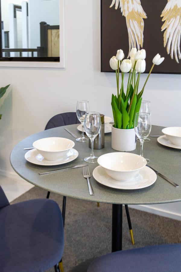 Central City Awaits 2 Bed 2 Bath With Carpark Christchurch Bagian luar foto