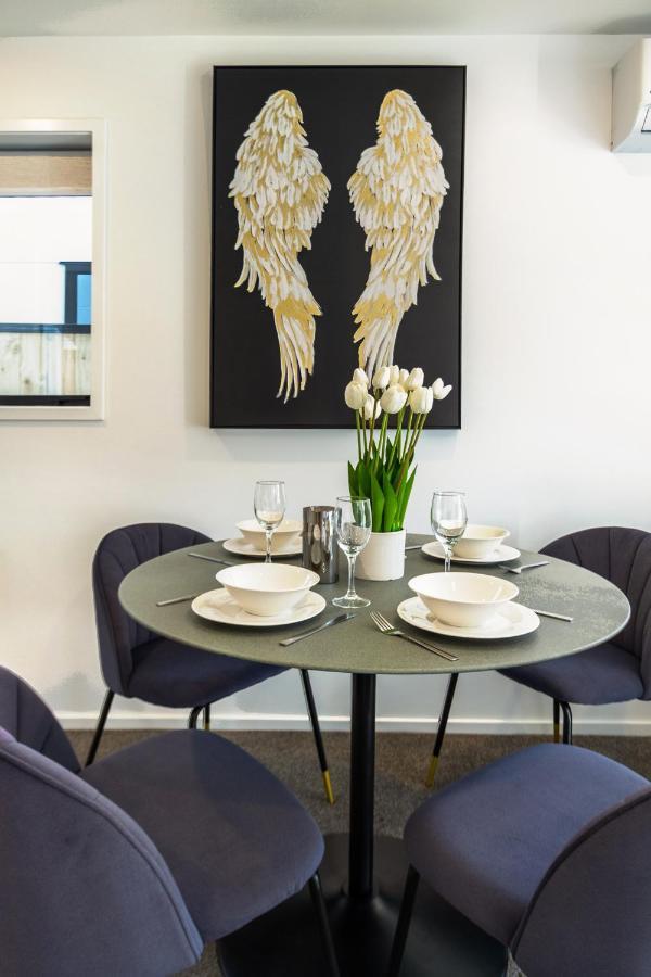 Central City Awaits 2 Bed 2 Bath With Carpark Christchurch Bagian luar foto