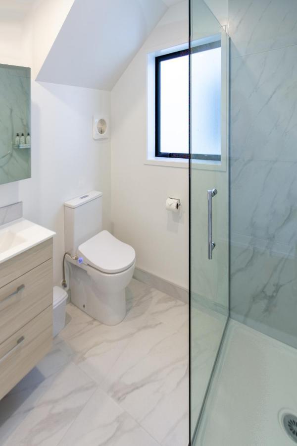 Central City Awaits 2 Bed 2 Bath With Carpark Christchurch Bagian luar foto