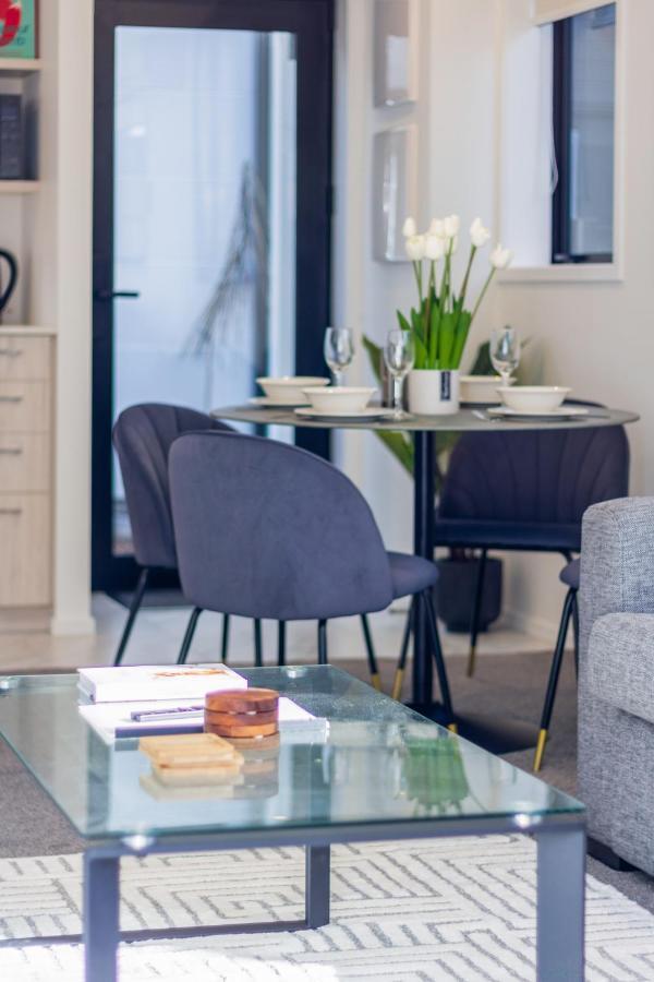 Central City Awaits 2 Bed 2 Bath With Carpark Christchurch Bagian luar foto